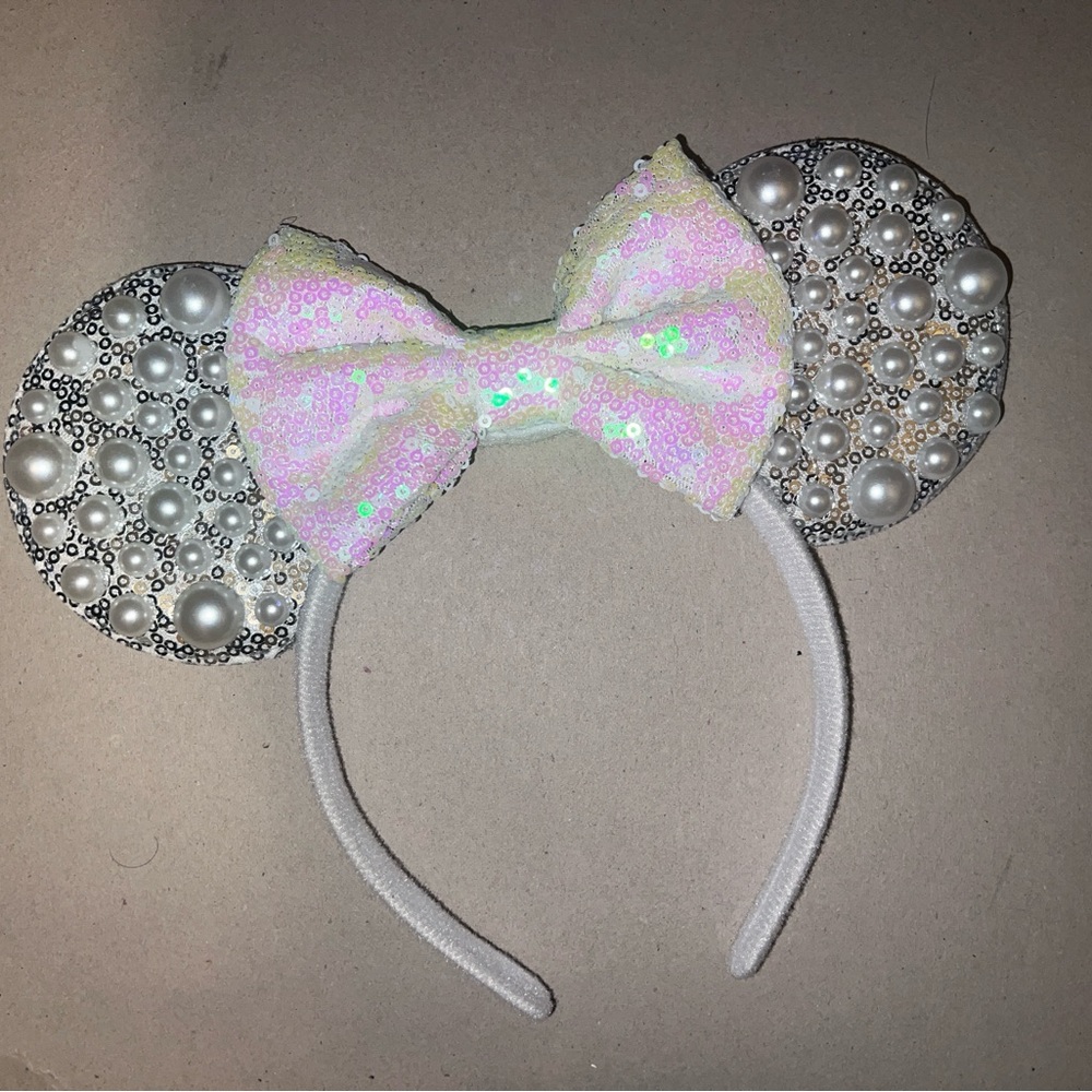 Minnie Mouse bridal ears